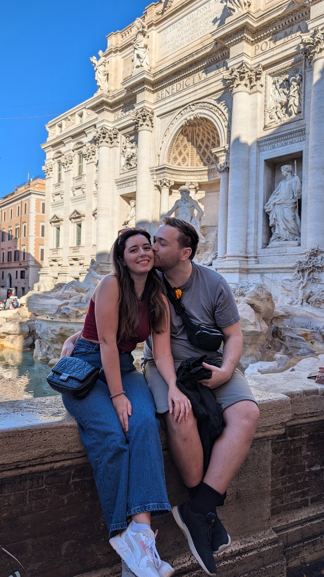 Sara y Dani en la Fontana di Trevi